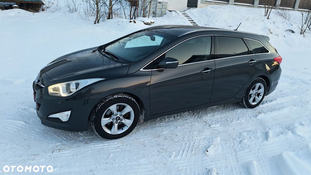 Hyundai i40 Kombi blue 1.6 Family+ - 32