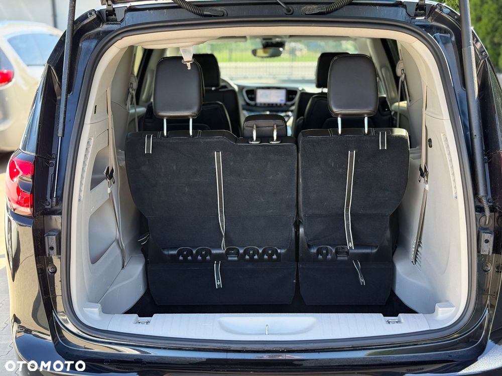 Chrysler Pacifica - 23