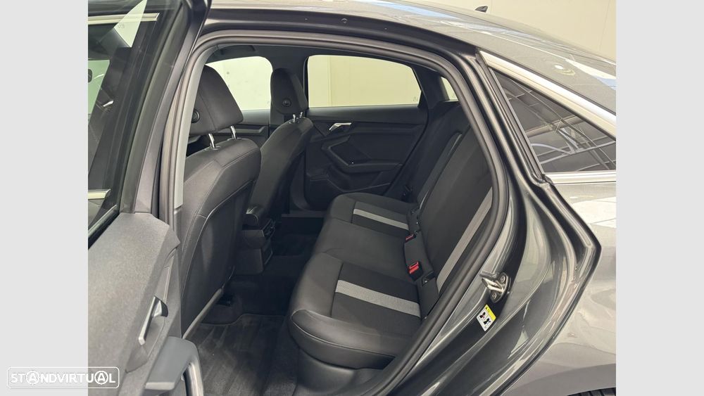 Audi A3 Limousine 30 TDI S line S tronic — fotografia 9