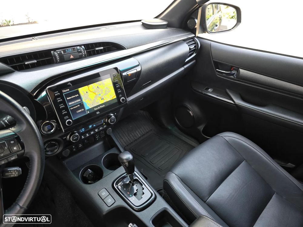Toyota Hilux 2.8 D-4D 4WD Invincible TA - 20