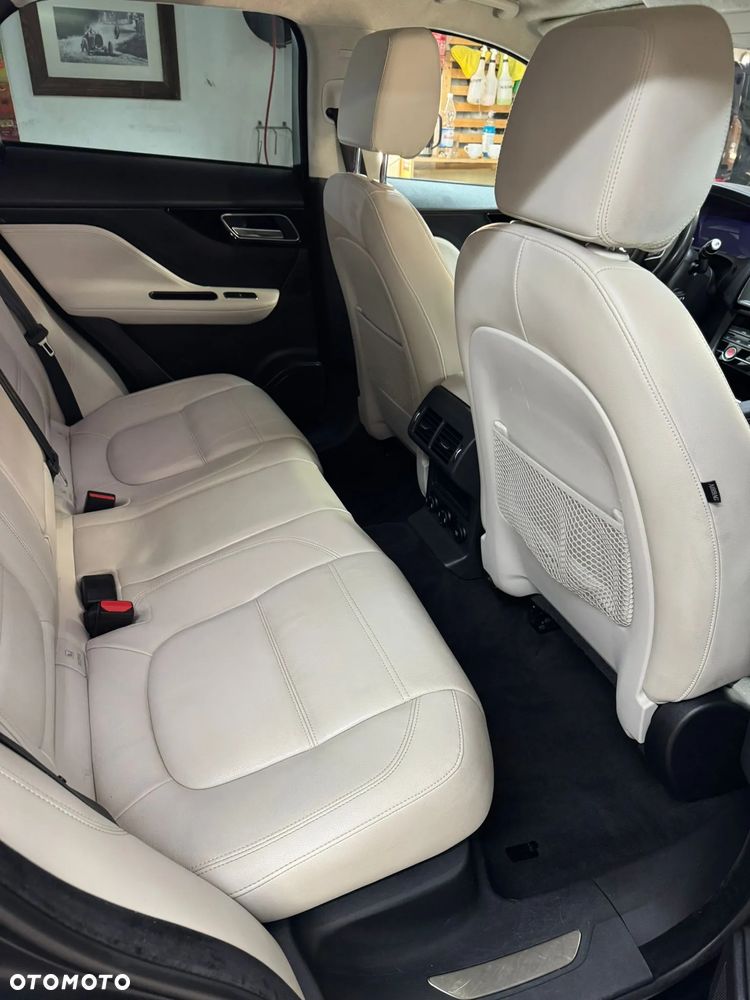 Jaguar F-Pace 2.0 i4D AWD Prestige - 12