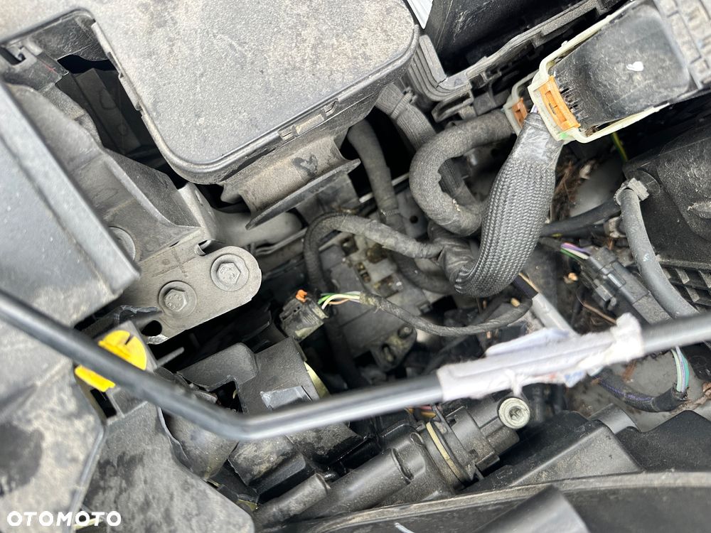 Peugeot 2008 BlueHDi 100 STOP & START Allure - 19