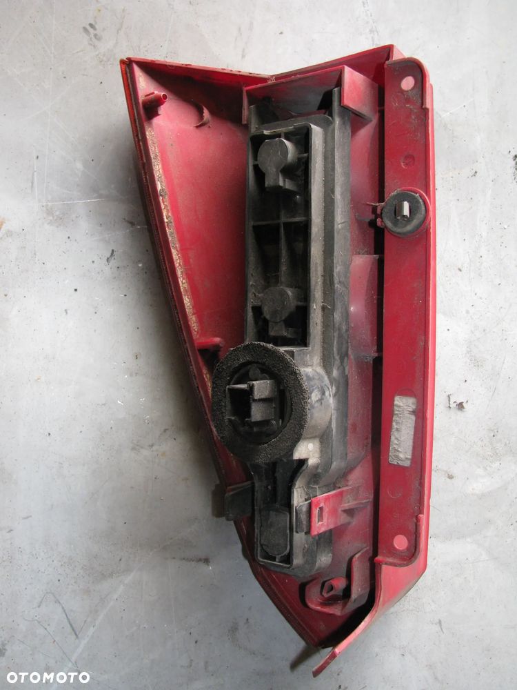 LAMPA TYLNA LEWE FORD FOCUS  KOMBI - 3