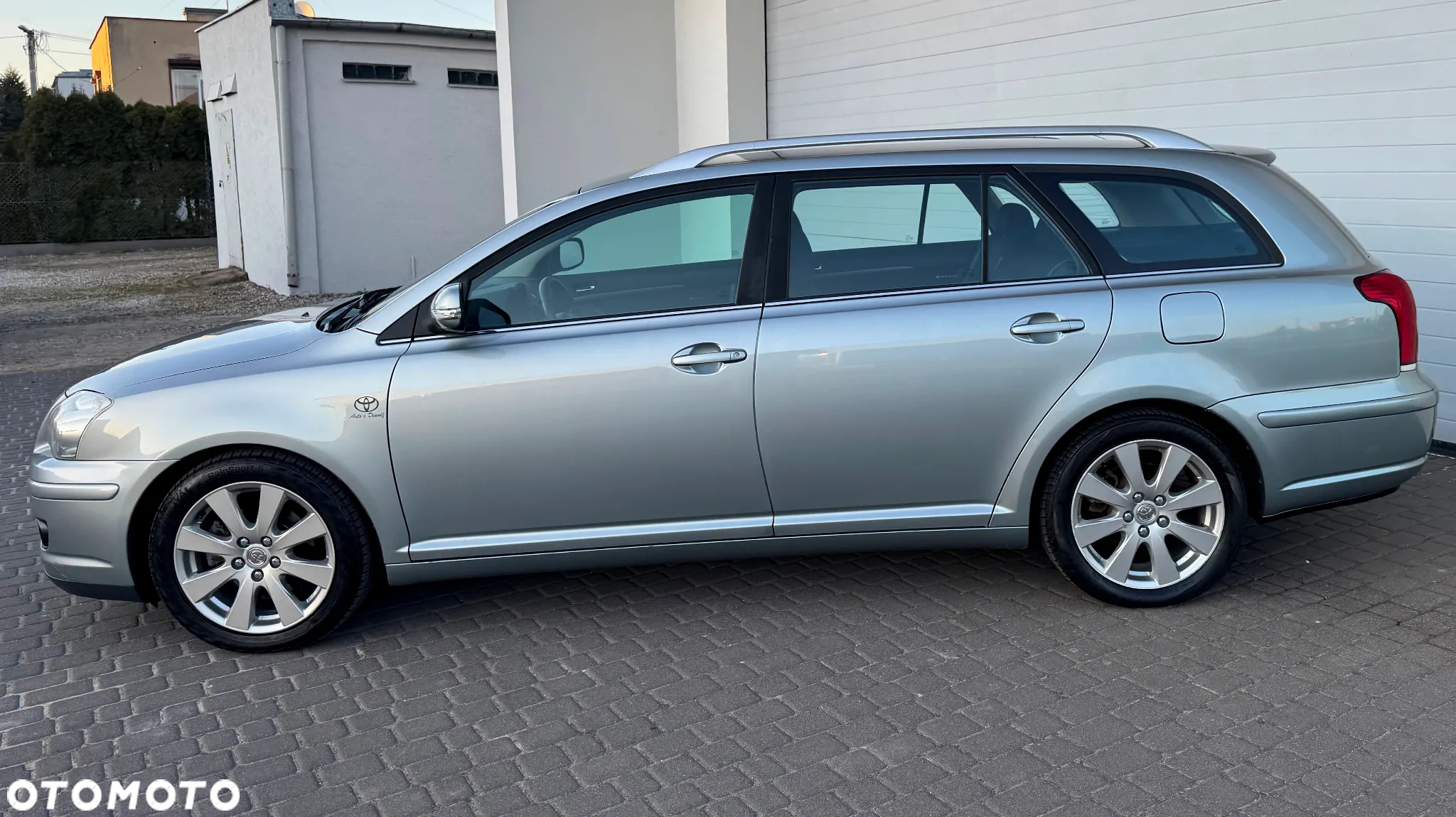 Toyota Avensis 2.2 D-4D Combi Executive - 28