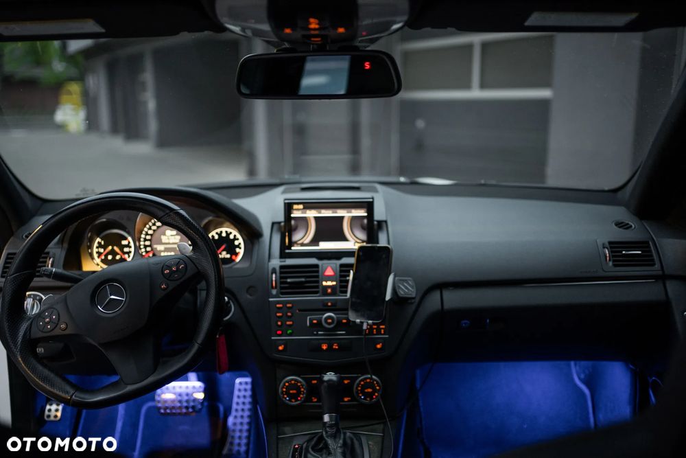 Mercedes-Benz Klasa C 63 AMG - 14