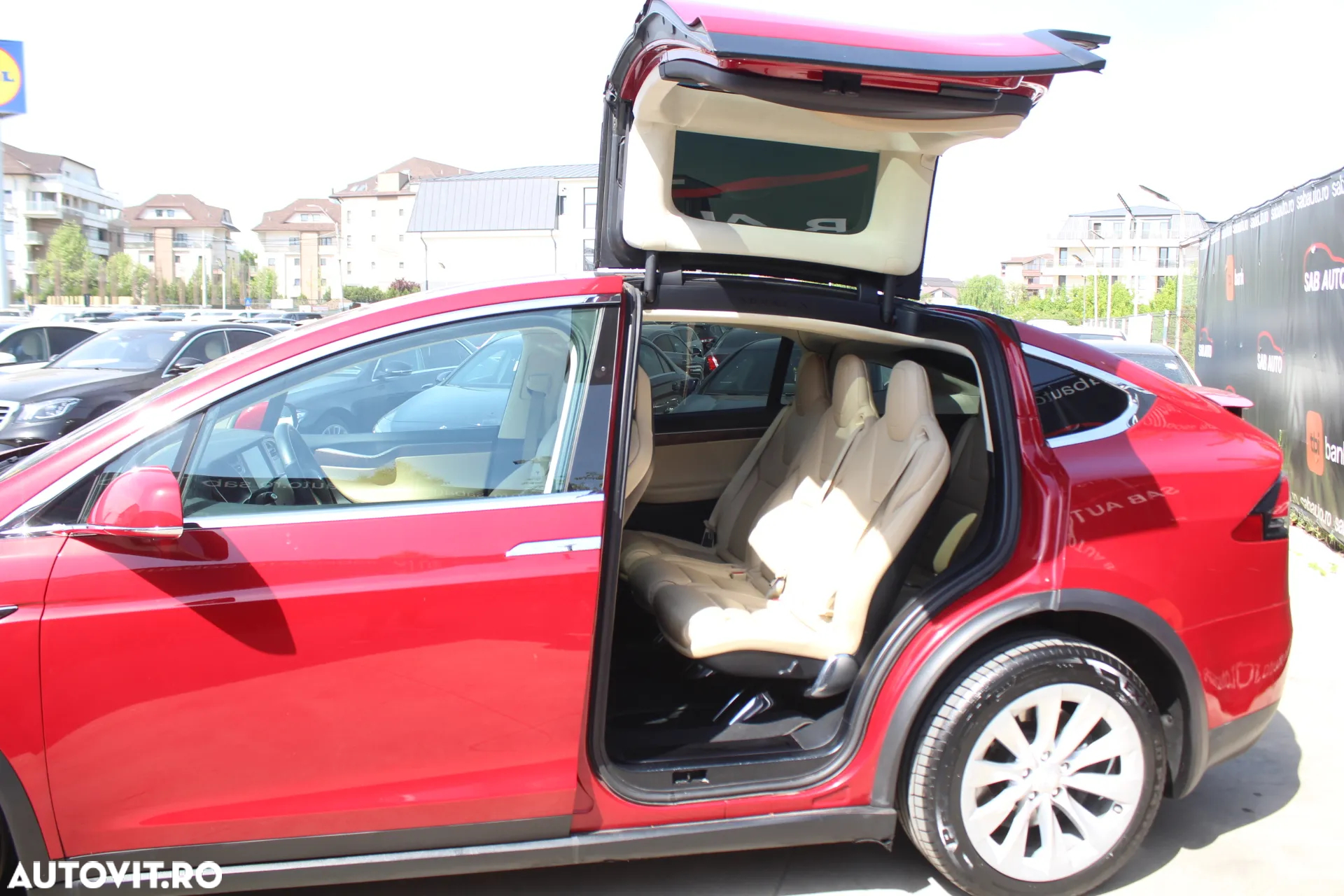 Tesla Model X - 4