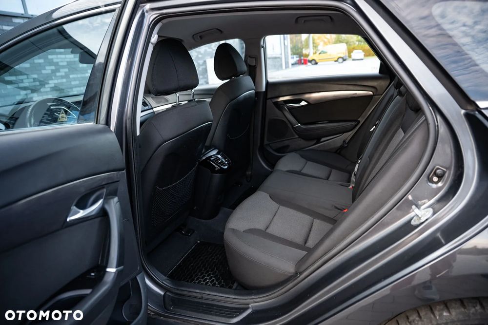 Hyundai i40 1.7 CRDi Comfort + - 18