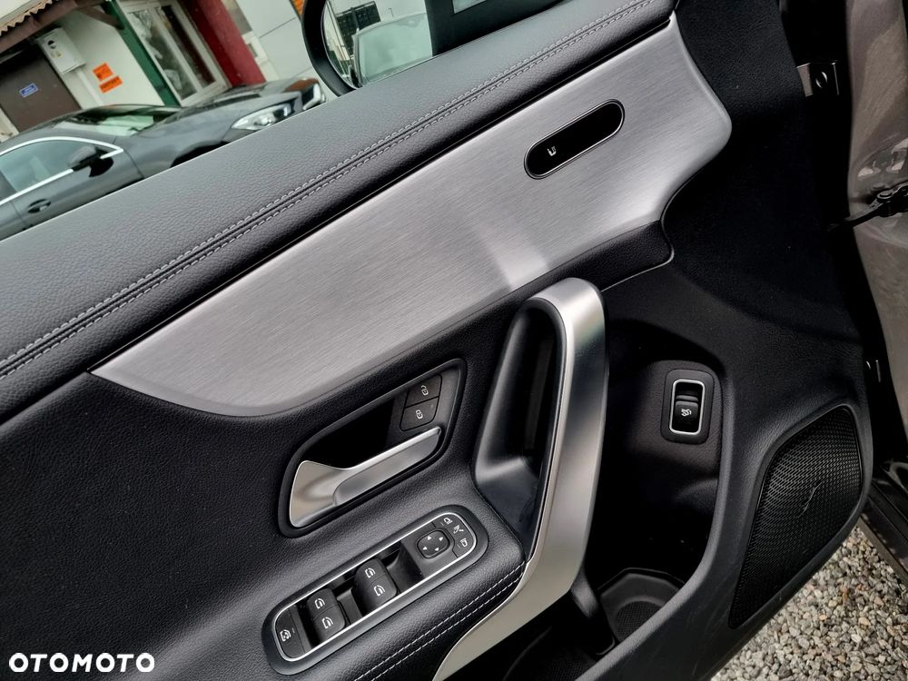 Mercedes-Benz CLA - 10