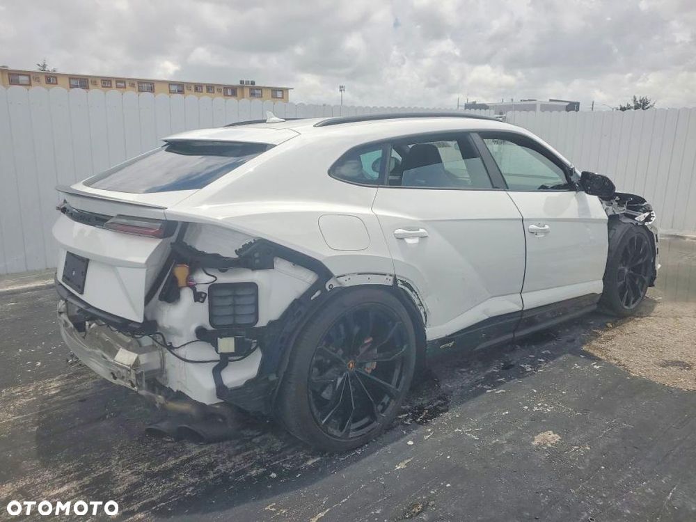 Lamborghini Urus - 4