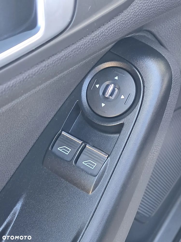 Ford Fiesta 1.0 Champions Edition - 39