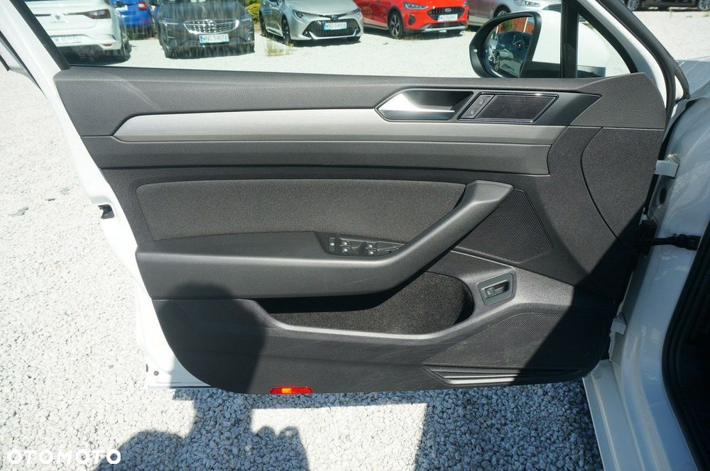 Volkswagen Passat 2.0 TDI EVO Essence DSG - 19