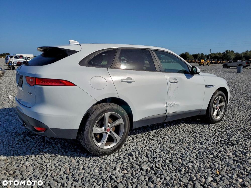 Jaguar F-Pace 25t AWD Prestige - 4