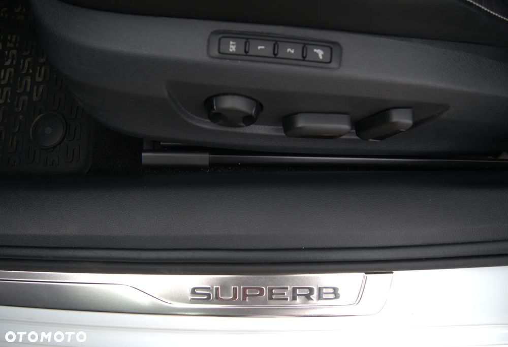 Skoda Superb 2.0 TSI Style DSG - 23