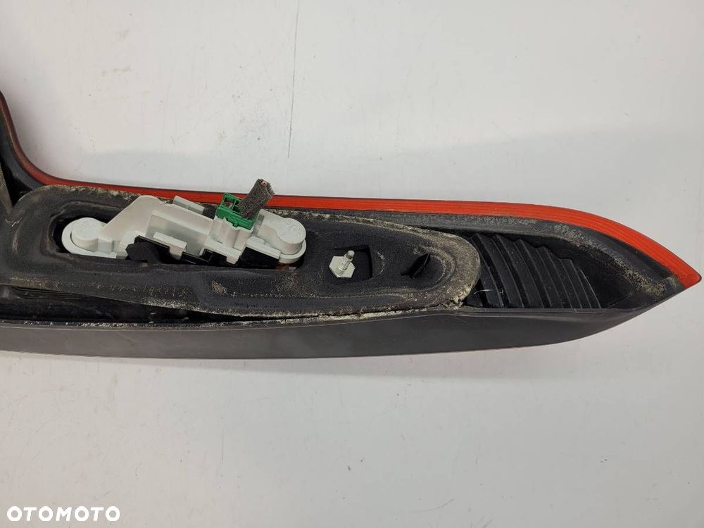 LAMPA TYŁ TYLNA PRAWA W BŁOTNIK VOLVO V50 KOMBI EU 30698921 - 8