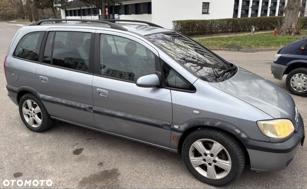 Opel Zafira 1.8 16V Comfort - 4