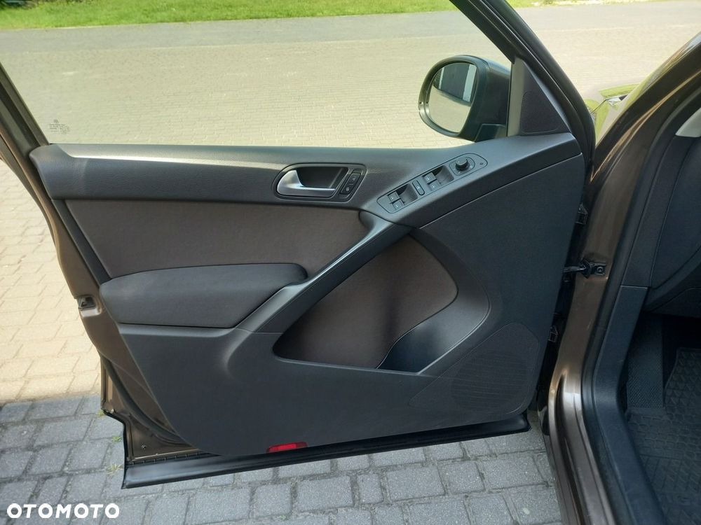 Volkswagen Tiguan 2.0 TDI DPF 4Motion BlueMotion Technology Lounge Sport & Style - 24