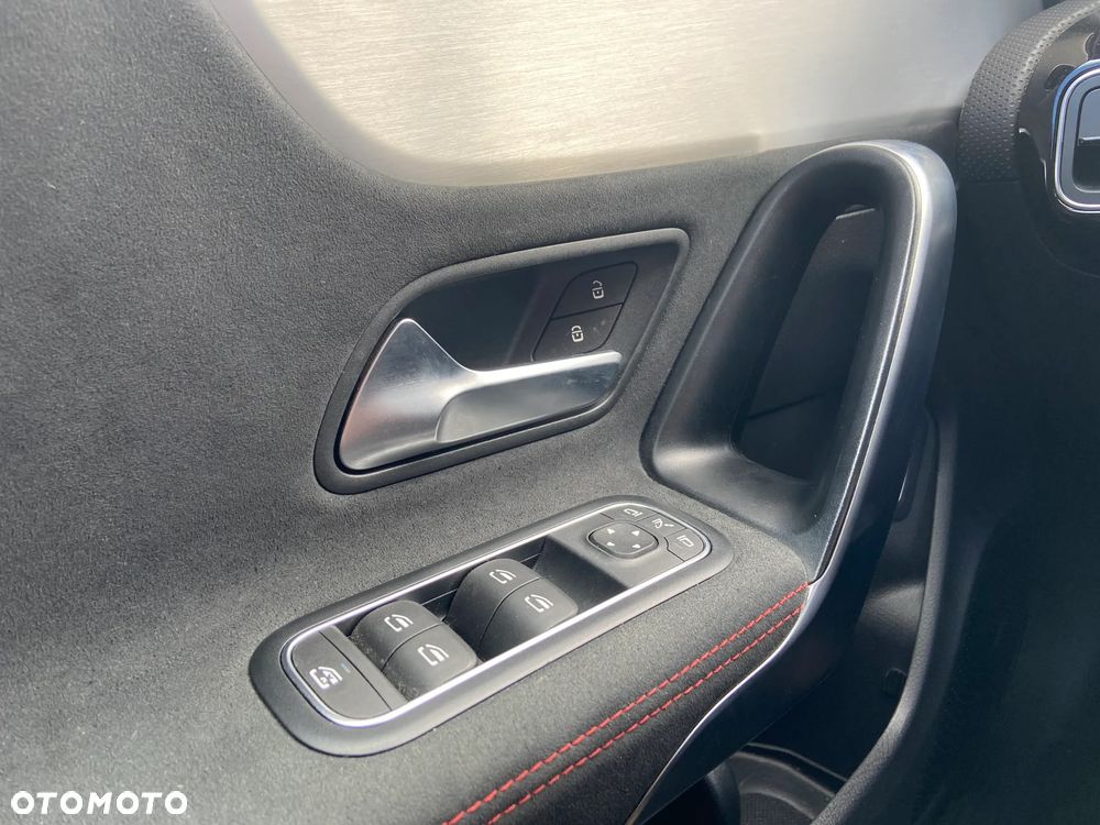 Mercedes-Benz CLA 200 AMG Line 7G-DCT - 16