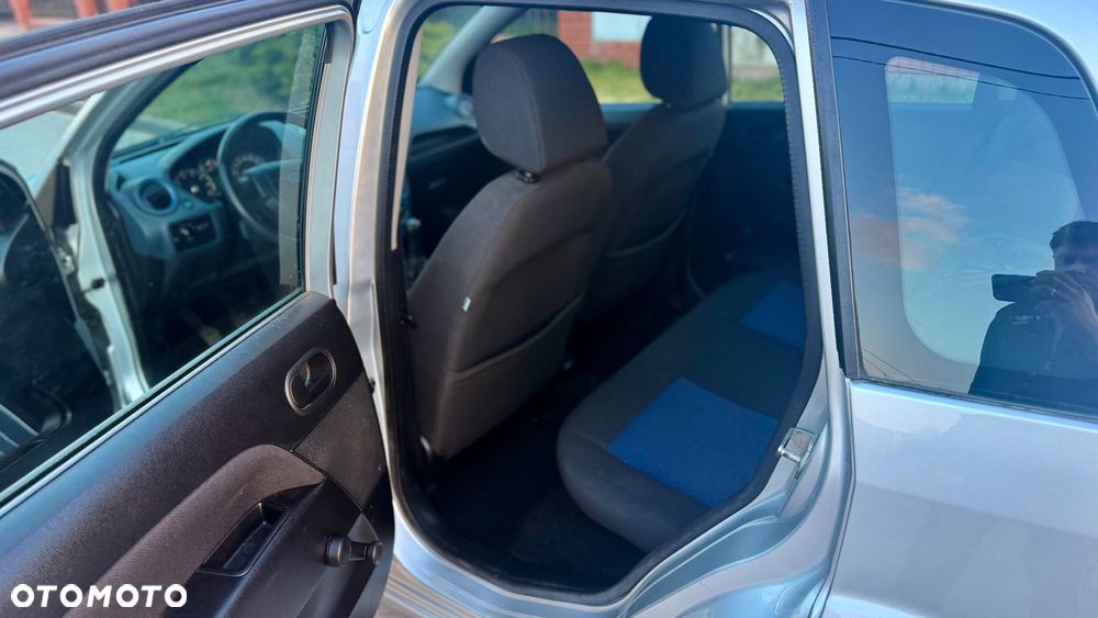 Ford Fiesta 1.4 Silver Magic - 11