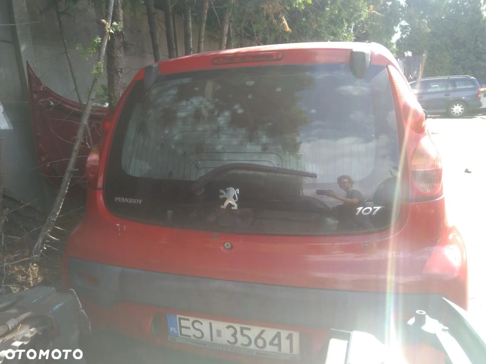 Auto na części - Peugeot 107 68 KM benzyna 2005 Silnik Skrzynia Drzwi Maska Klapa Błotnik Zderzak Lampa Szyba Klamka Lusterko Deska Kokpit - 3