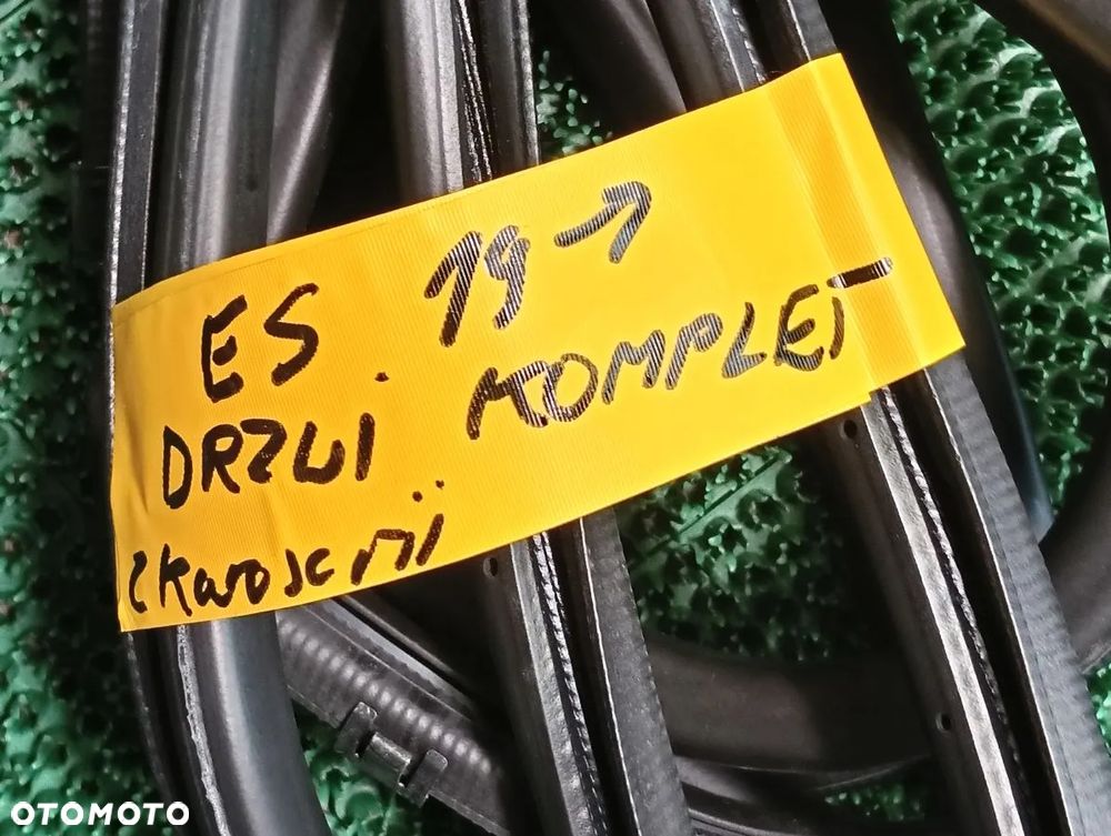 LEXUS ES gen VII od 2018r  Uszczelka Drzwi z Karoserii - 5