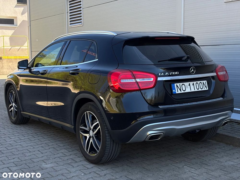 Mercedes-Benz GLA 200 7G-DCT Urban - 10