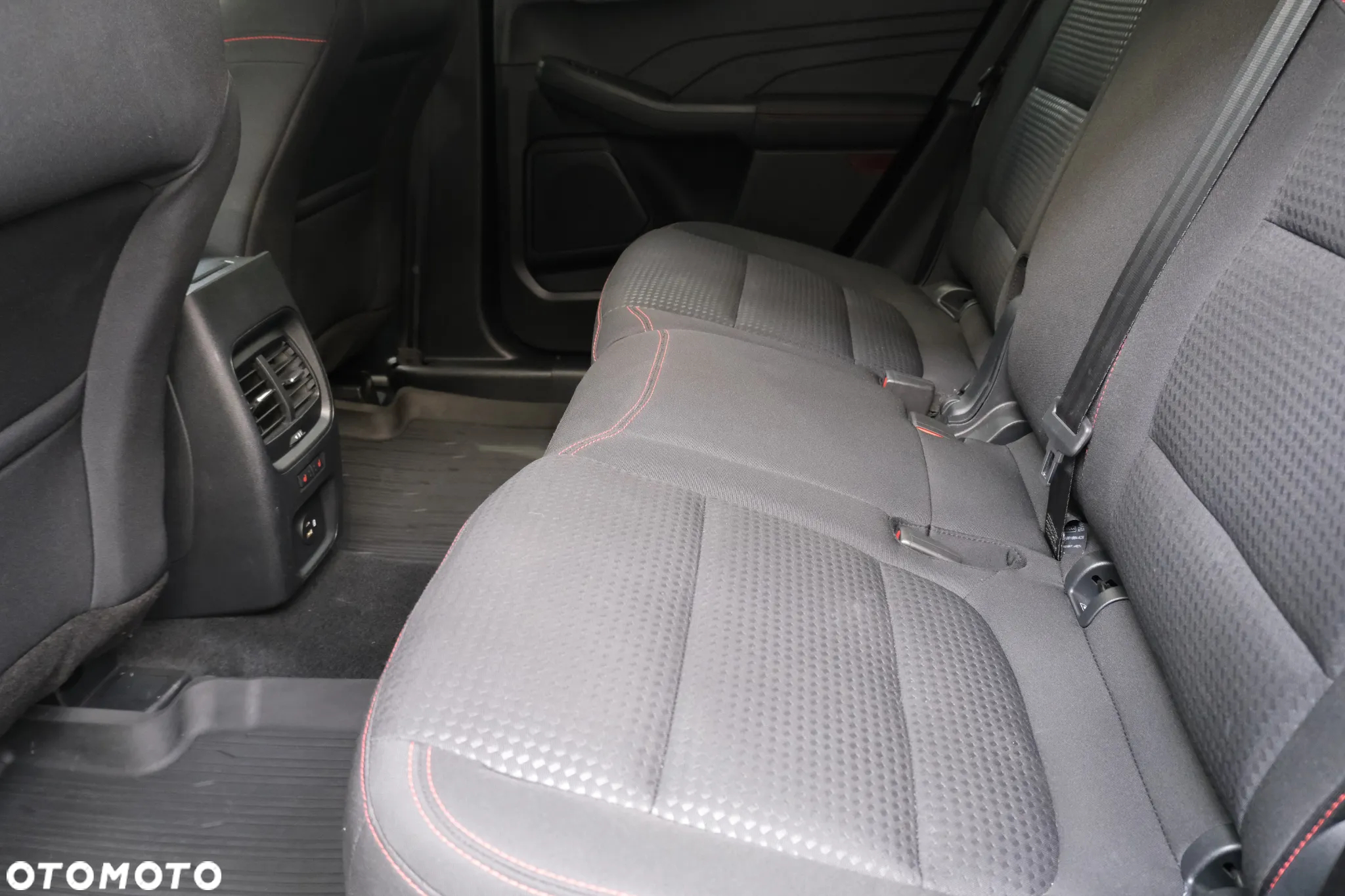 Ford Kuga - 10