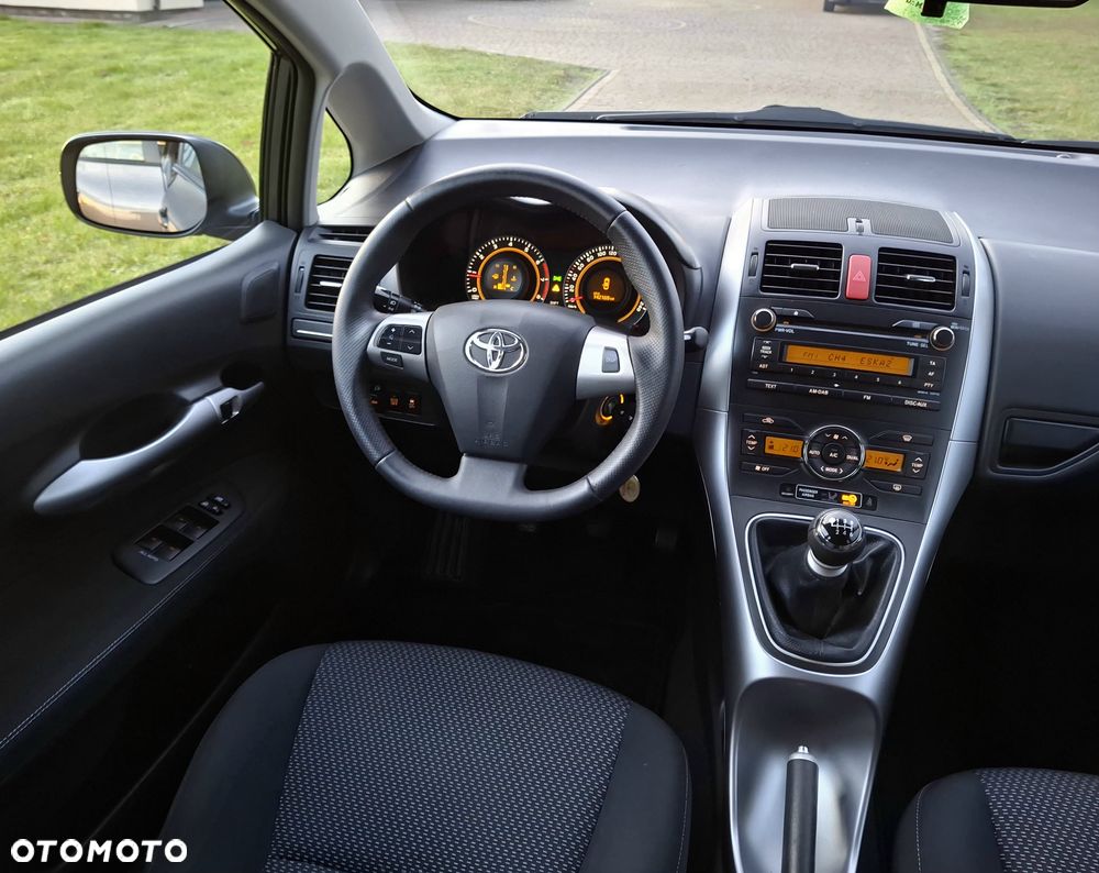 Toyota Auris 1.33 VVT-i Terra - 27