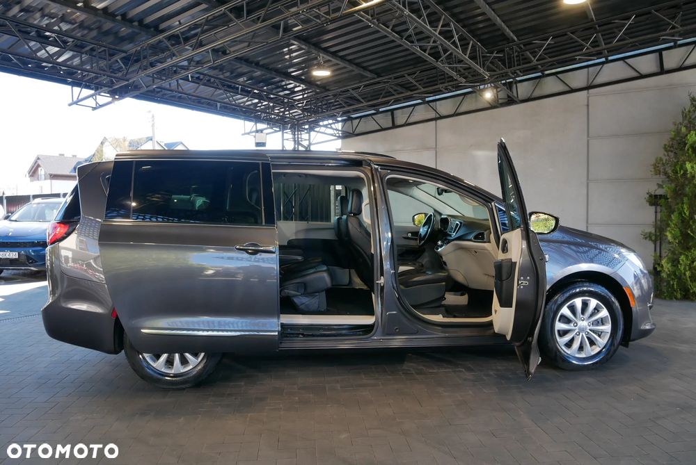 Chrysler Pacifica - 7