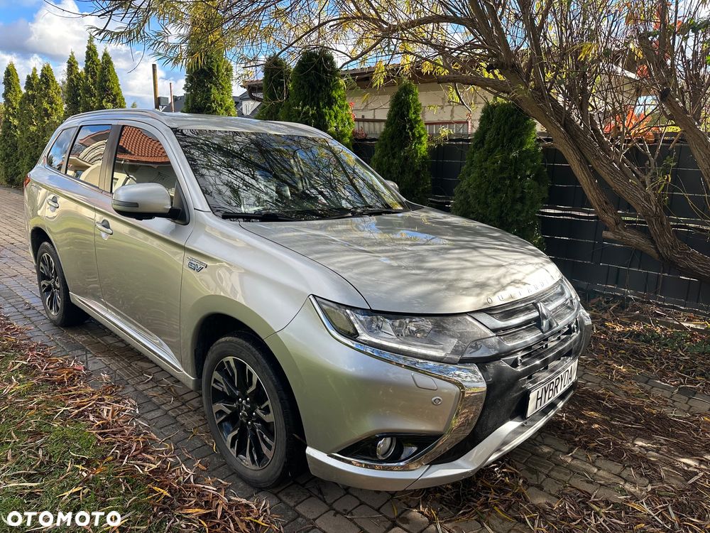 Mitsubishi Outlander 2.0 4WD Plug-In Hybrid Top - 32