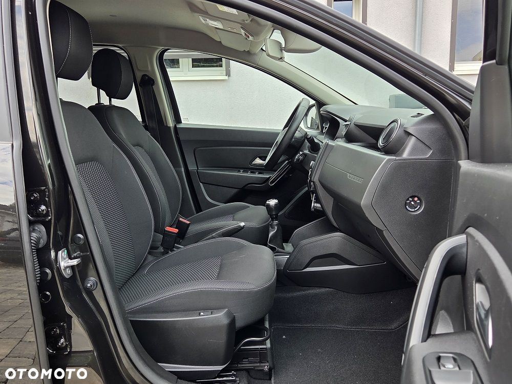 Dacia Duster 1.6 SCe Blackshadow S&S - 8