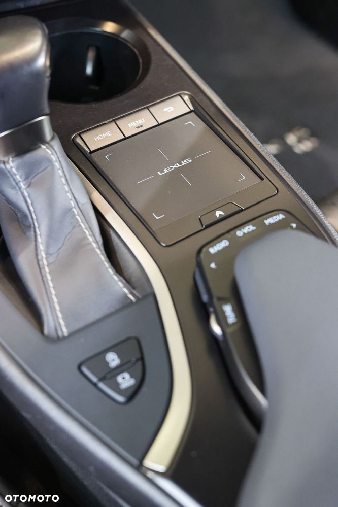 Lexus UX 200 GPF F Impression 2WD - 36