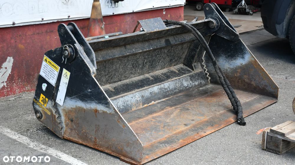 Ausa T 240H - 31