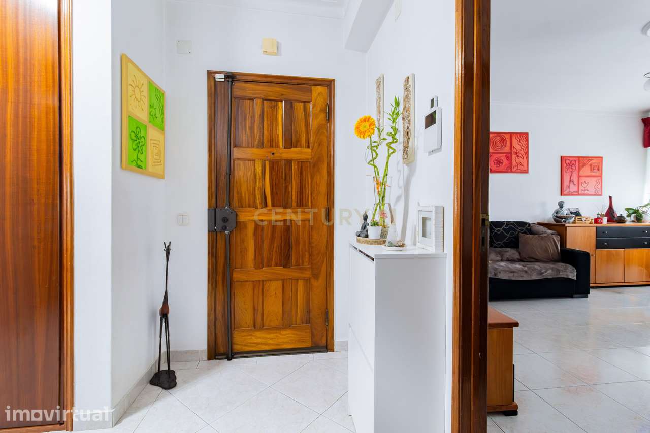 Apartamento T2 no Centro da Cidade com Garagem e Sótão - Grande imagem: 3/16