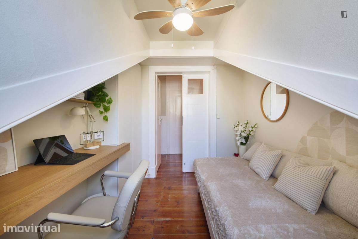 Quarto - localizado em Santos Lisbon - Grande imagem: 4/23