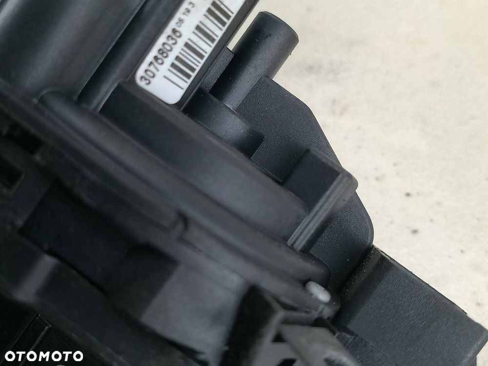 STACYJKA VOLVO V50 30768036 2.0 D - 3