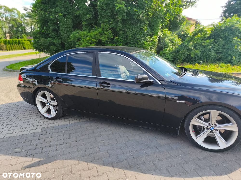 BMW Seria 7 745i - 11