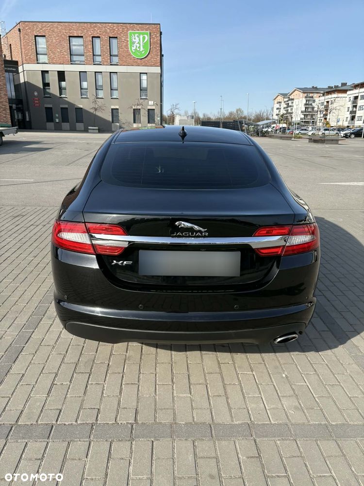 Jaguar XF 2.2 D Premium Luxury - 4