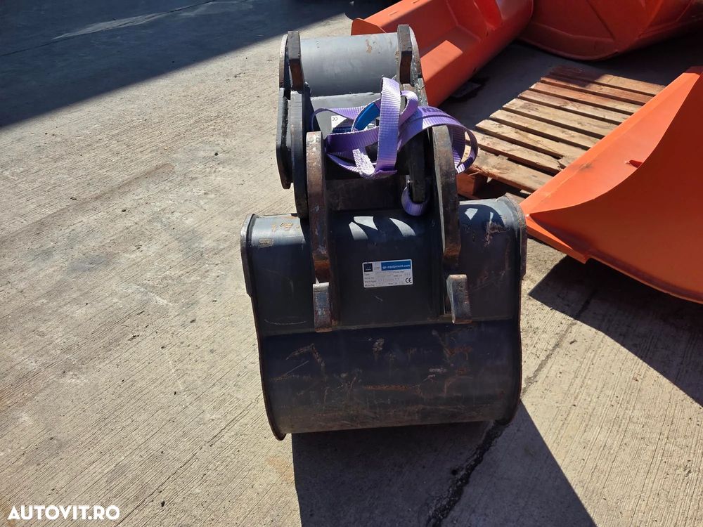 Hitachi ZX26U-6, 2024, 939 ore, Masa operationala 2,74tone, CUPLA RAPIDA mecanica+cupa ingusta+cupa lata+cupa taluz neinclinabila, LAMA NIVELARE, inst picon pe brate, fara aer conditionat, latime 1,2m, ridica 1,6 tone, JAPONIA, leasing-PROMOTIE 31.900Eur+Tva - 35