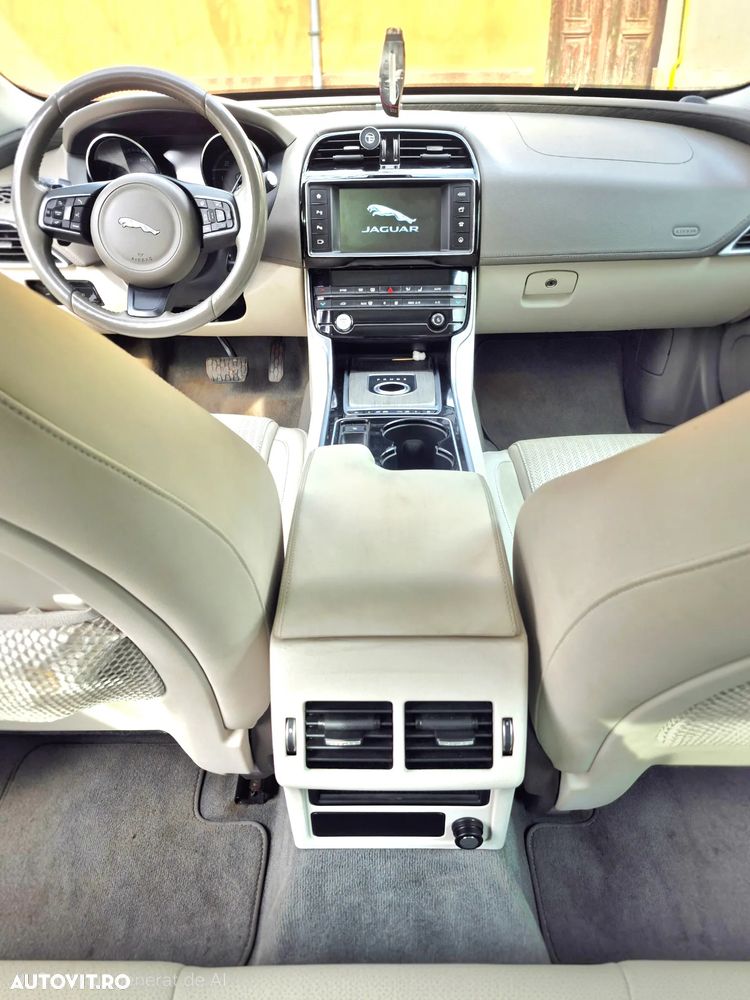 Jaguar XE 20d Aut. Portfolio - 5