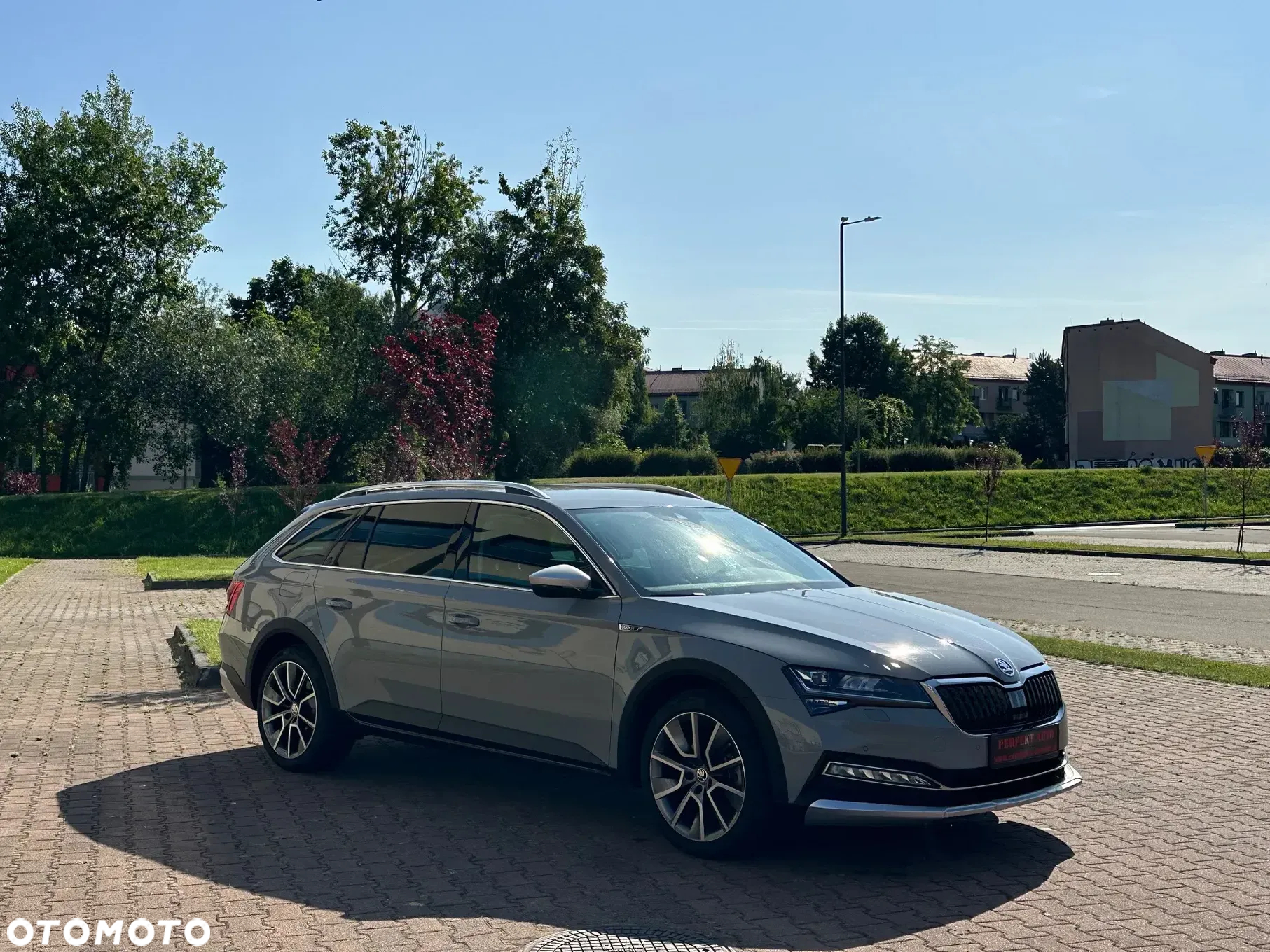 Skoda Superb Combi 2.0 TDI 4x4 DSG Scout - 11