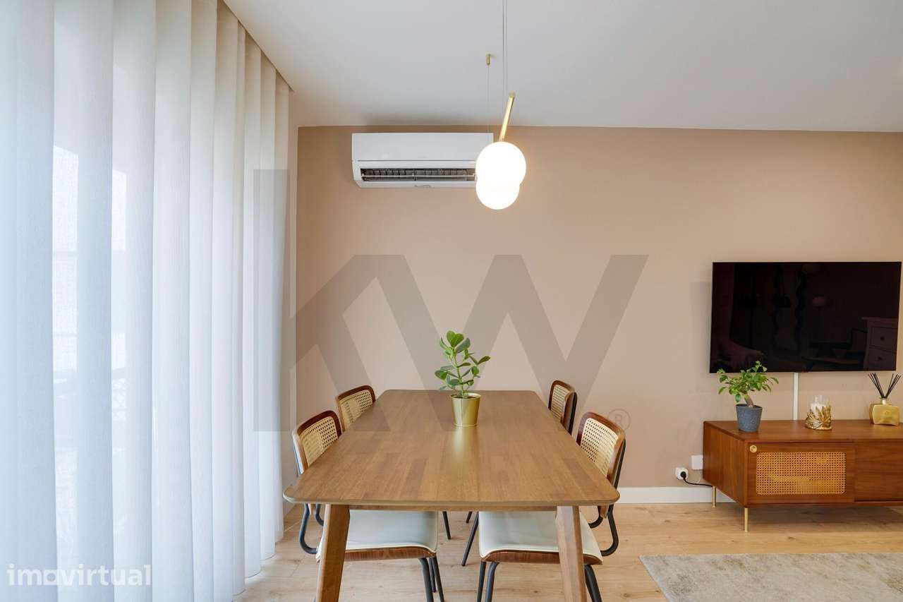 Apartamento T2 Renovado com Parqueamento e Arrecadação - Grande imagem: 3/37