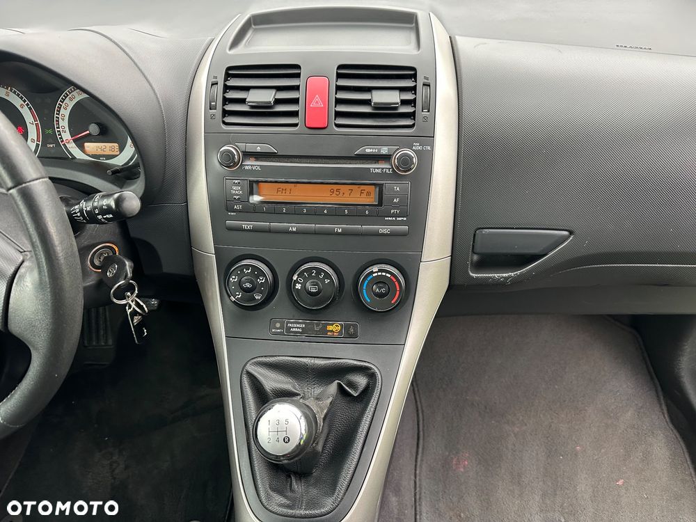 Toyota Auris - 11