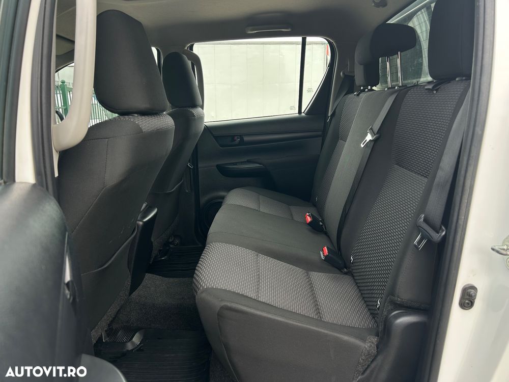 Toyota Hilux 2.4D 150CP 4x4 Double Cab 6MT Style - 28