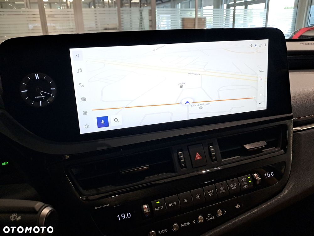 Lexus ES 300h Business Edition - 16