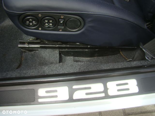 Porsche 928 - 18