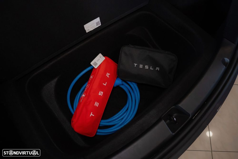 Tesla Model Y Long Range Dual Motor AWD - 43