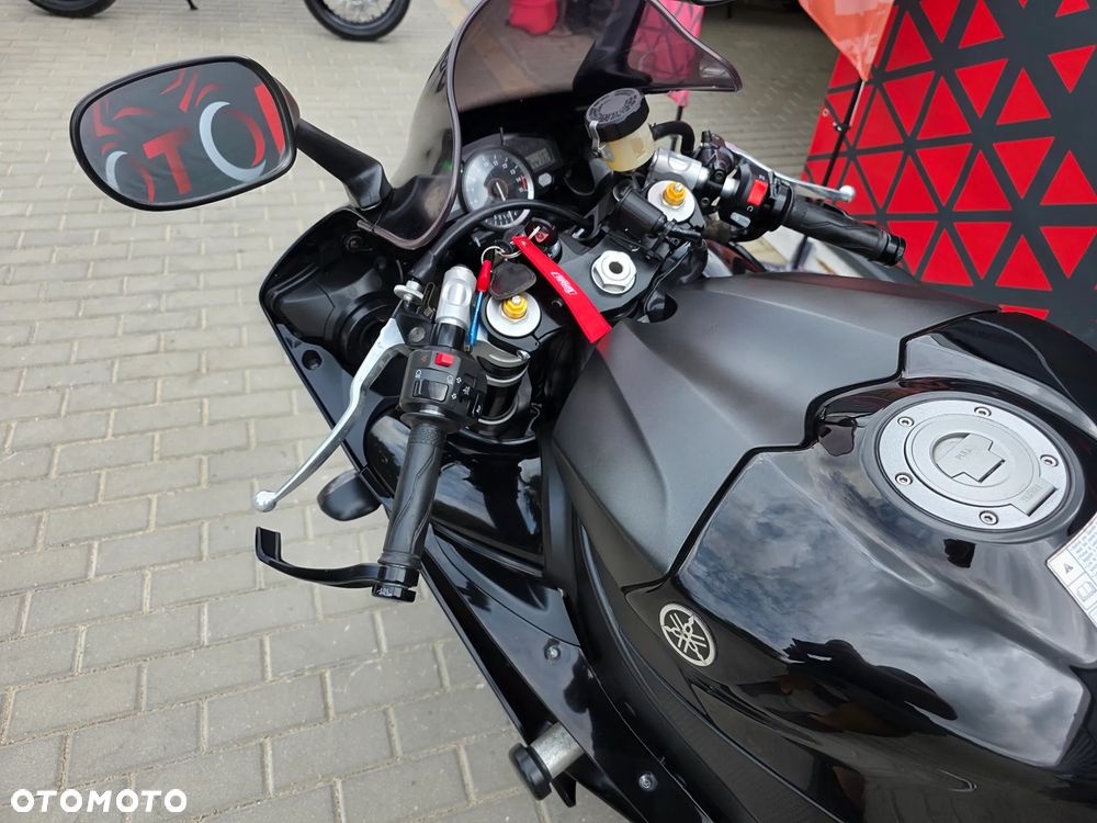 Yamaha R1 - 19