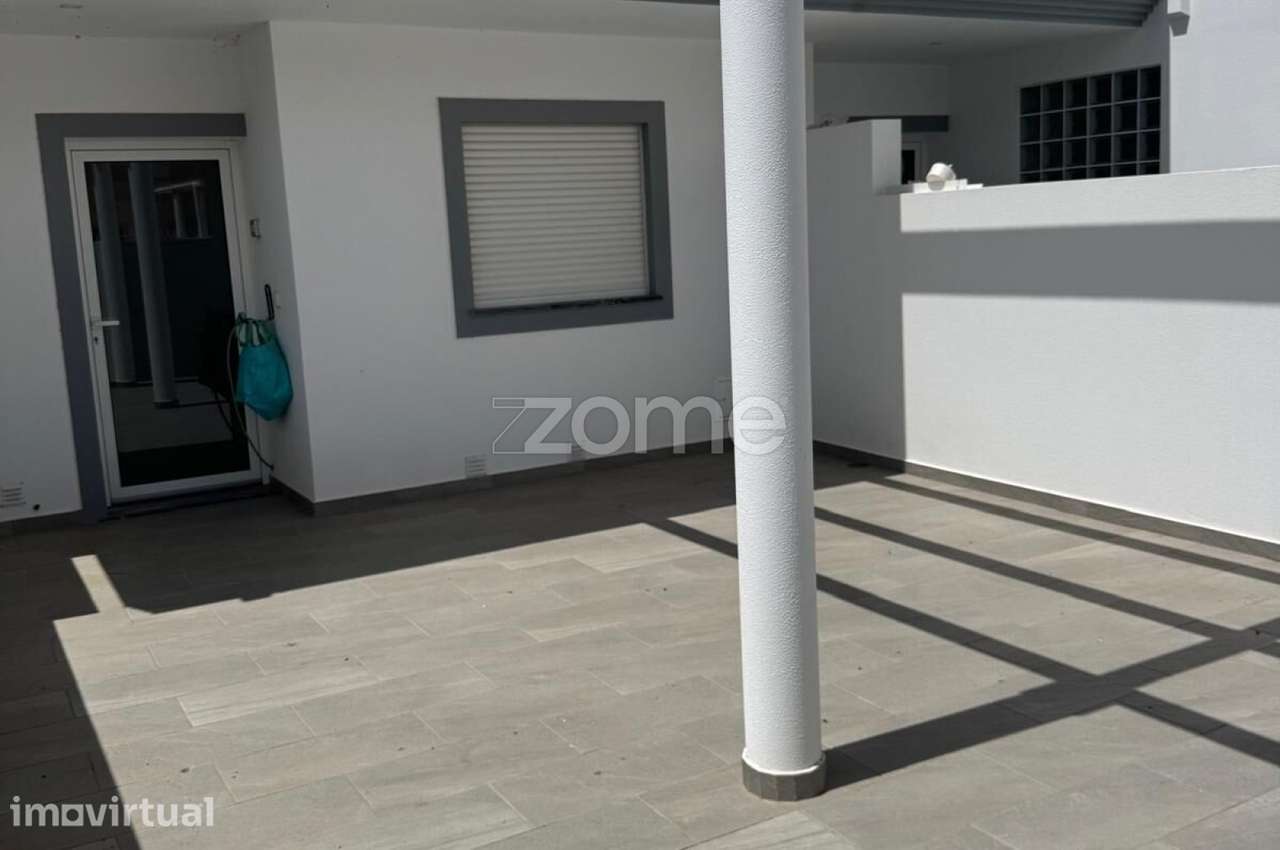 Moradia T4 com 2 Suites - Grande imagem: 3/53