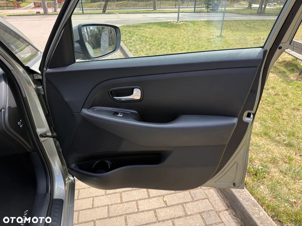 Kia Carens - 20