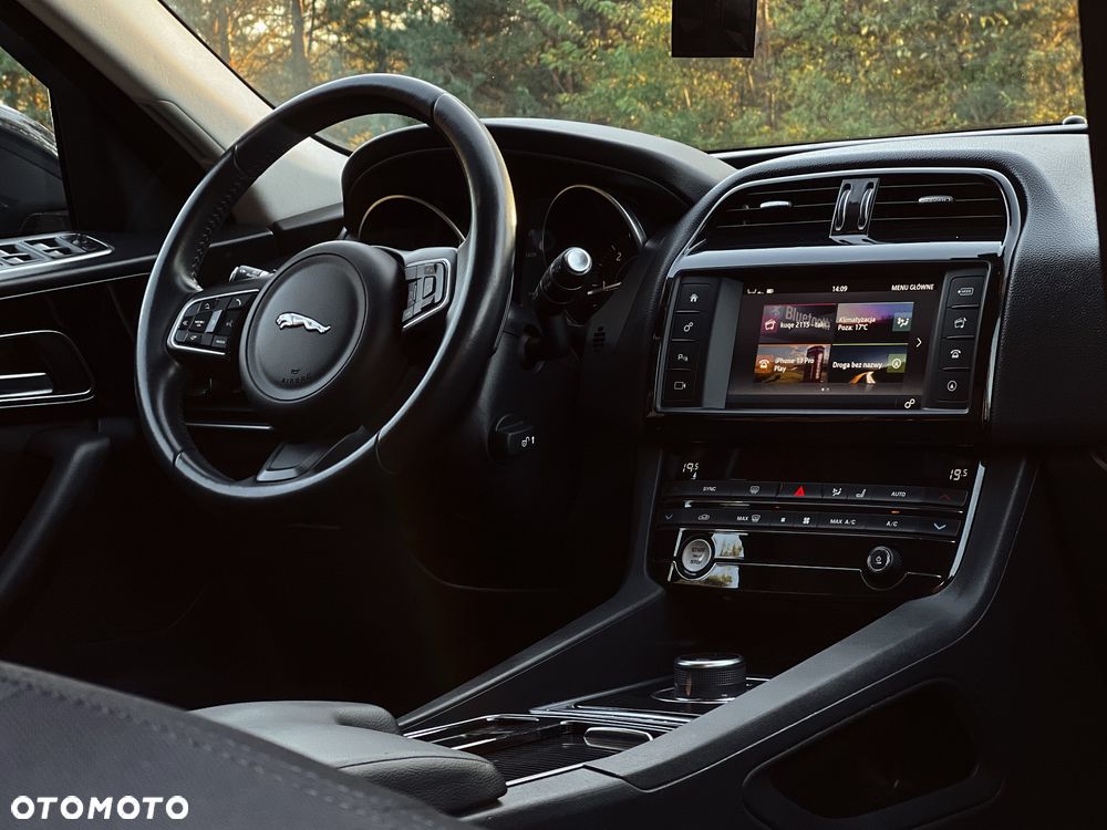Jaguar F-Pace 2.0 i4D AWD Pure - 13